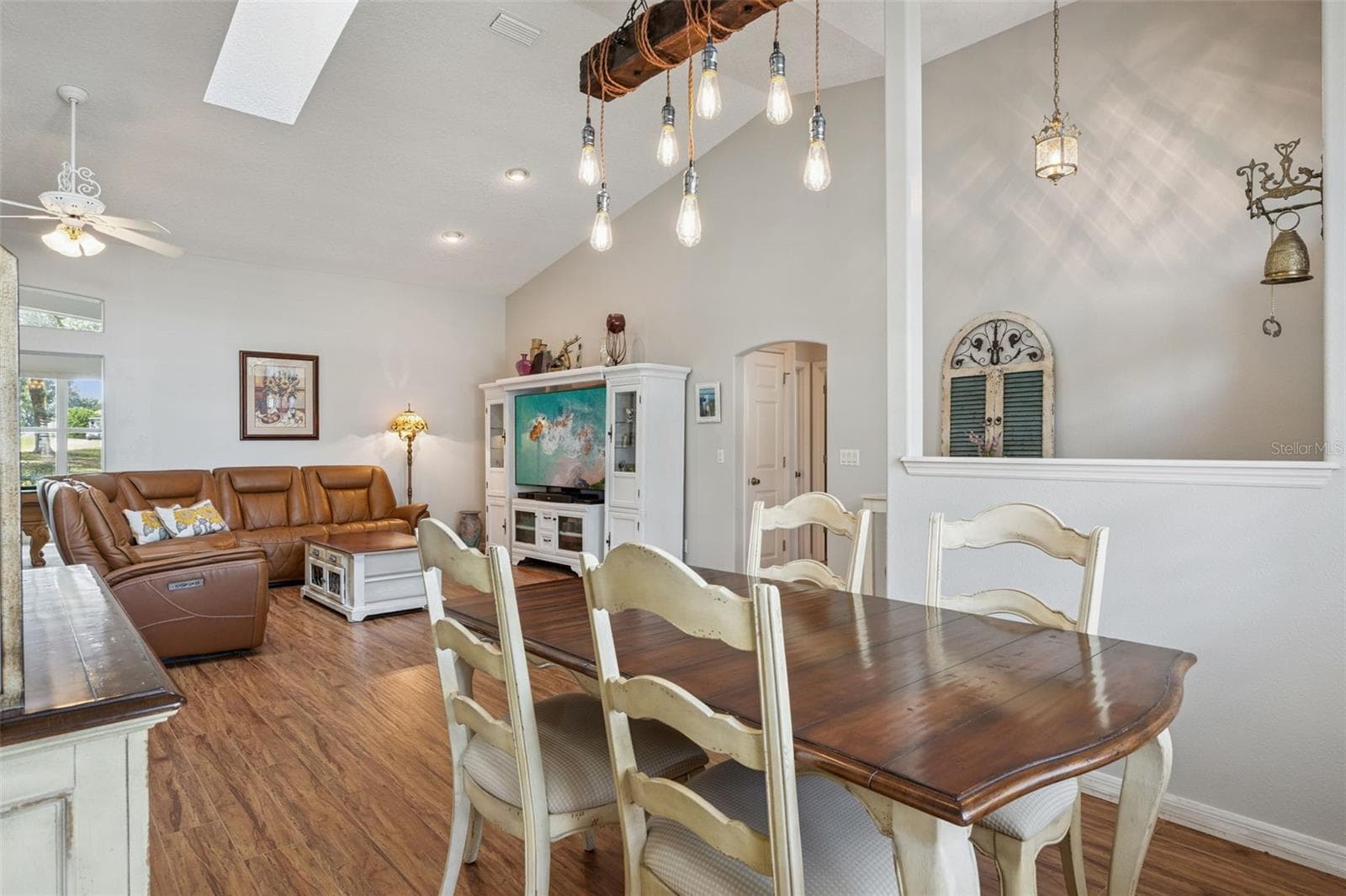 Open Concept for entertaining - 21113 EDINBOROUGH PL, LEESBURG