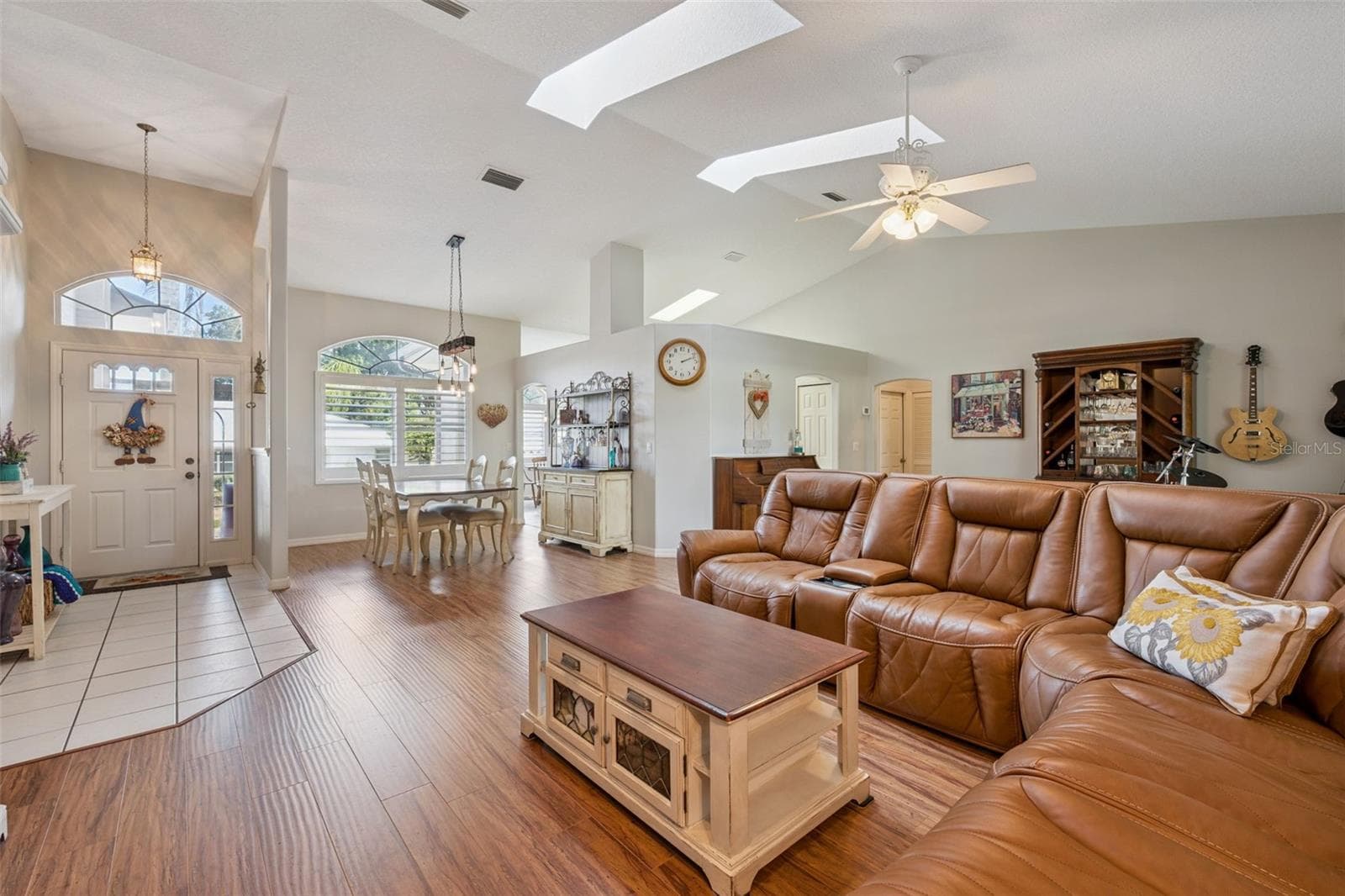 Lots of room! - 21113 EDINBOROUGH PL, LEESBURG