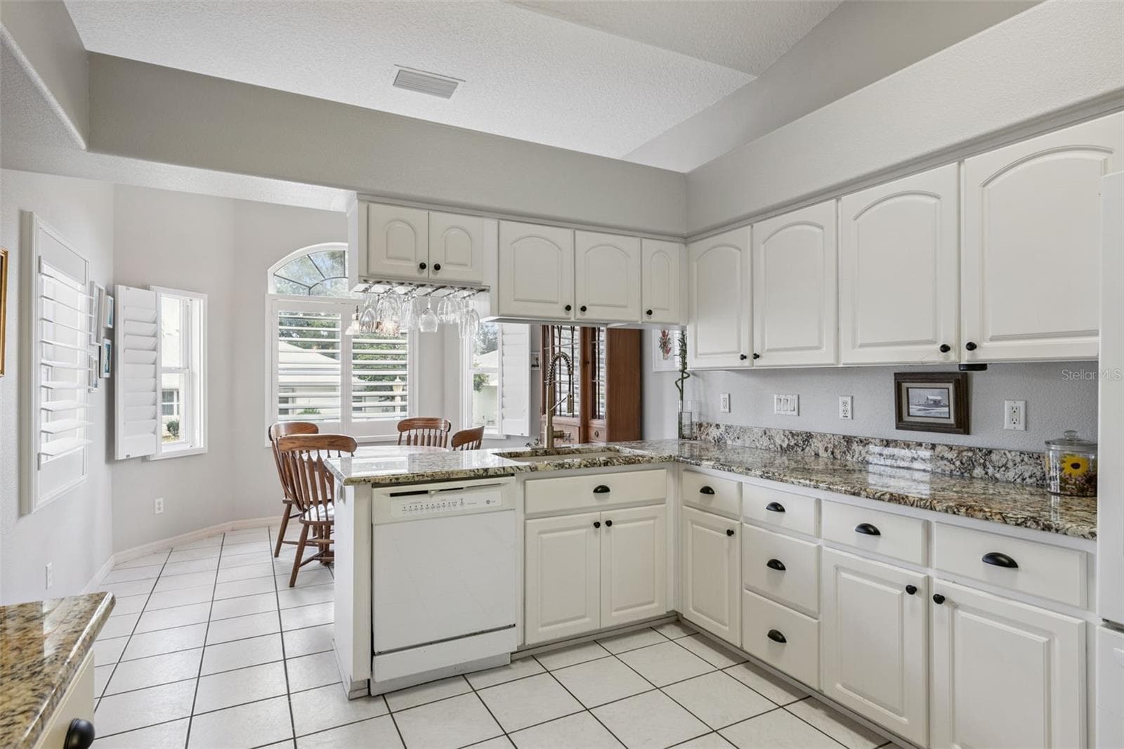 Lots of cabinets - 21113 EDINBOROUGH PL, LEESBURG