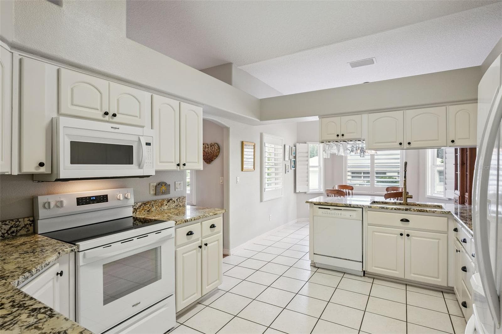 Brand new electric stove - 21113 EDINBOROUGH PL, LEESBURG