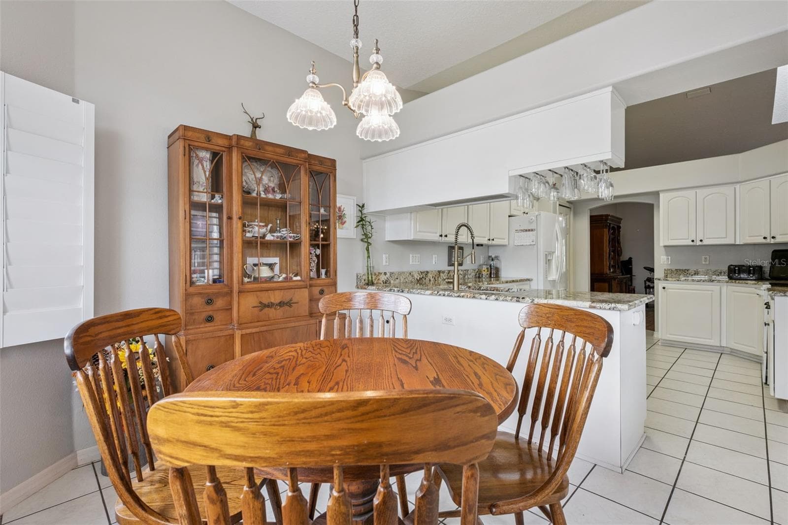 Casual Dining - 21113 EDINBOROUGH PL, LEESBURG