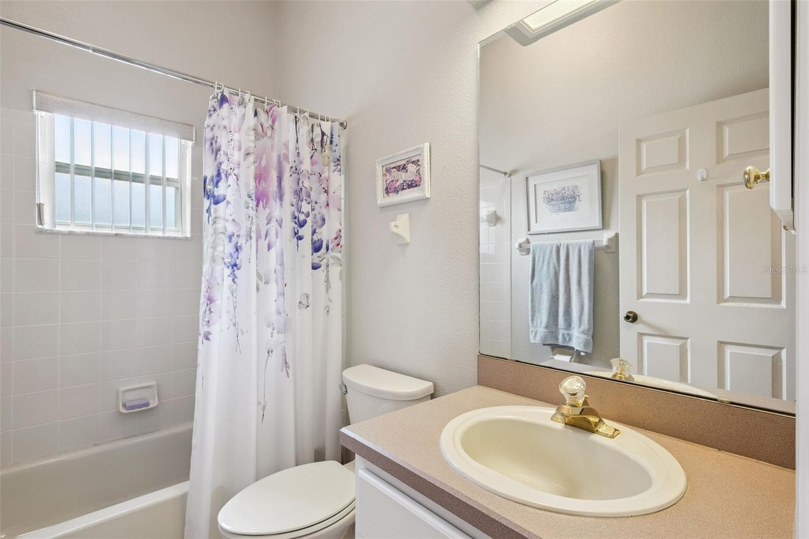 Three full baths! - 21113 EDINBOROUGH PL, LEESBURG