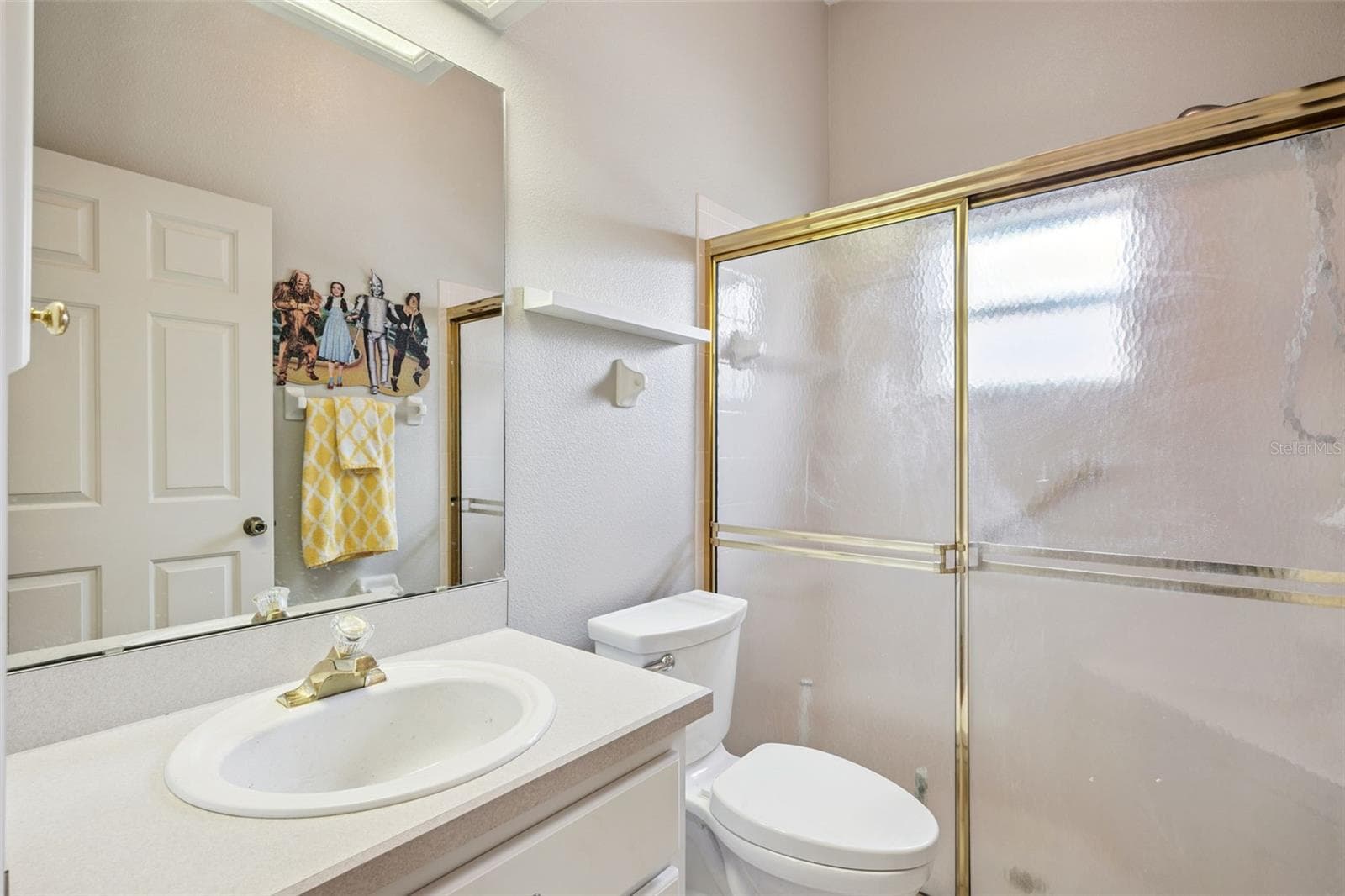 Guest Bath - 21113 EDINBOROUGH PL, LEESBURG