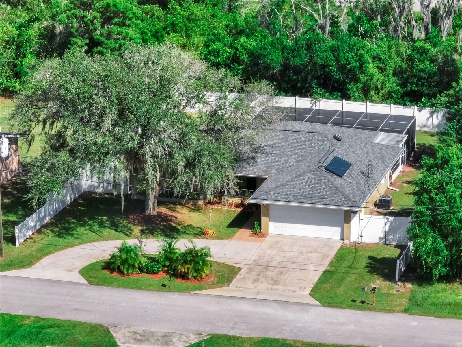 Front aerial - 302 LOTUS AVE, SEBRING