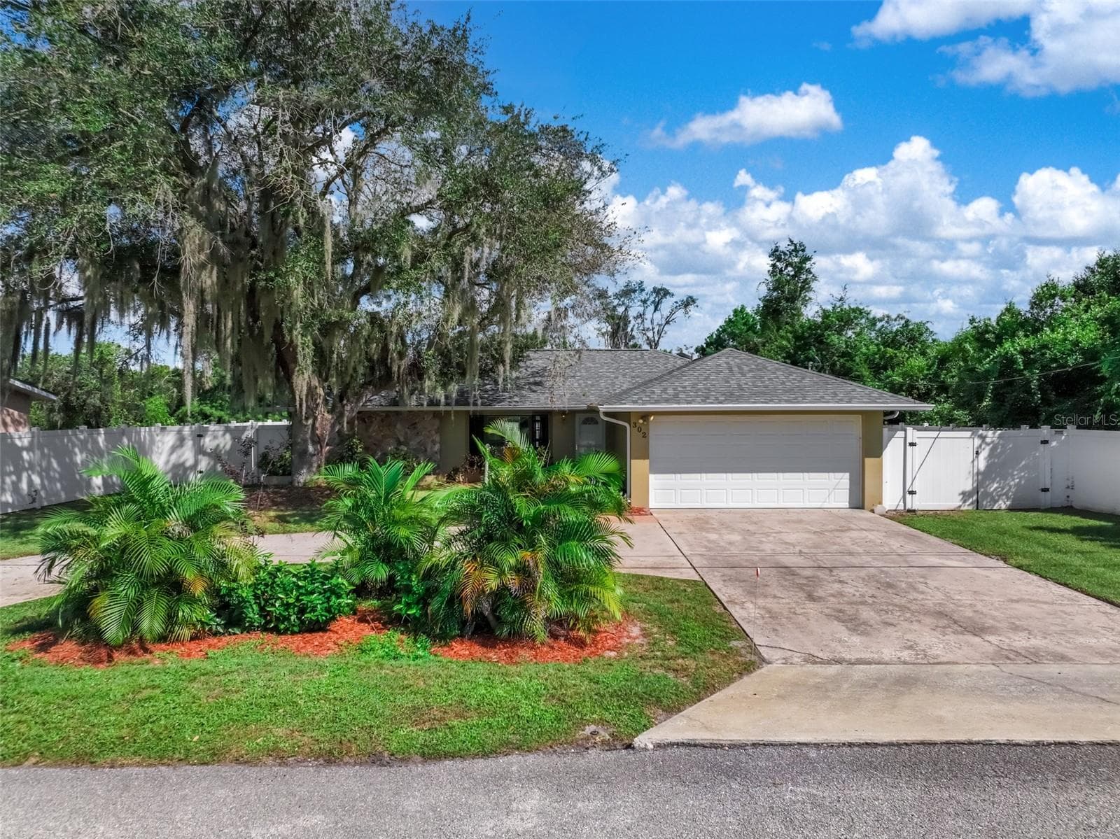 Single Family Residence at 302 LOTUS AVE, SEBRING, photo 4 of 54