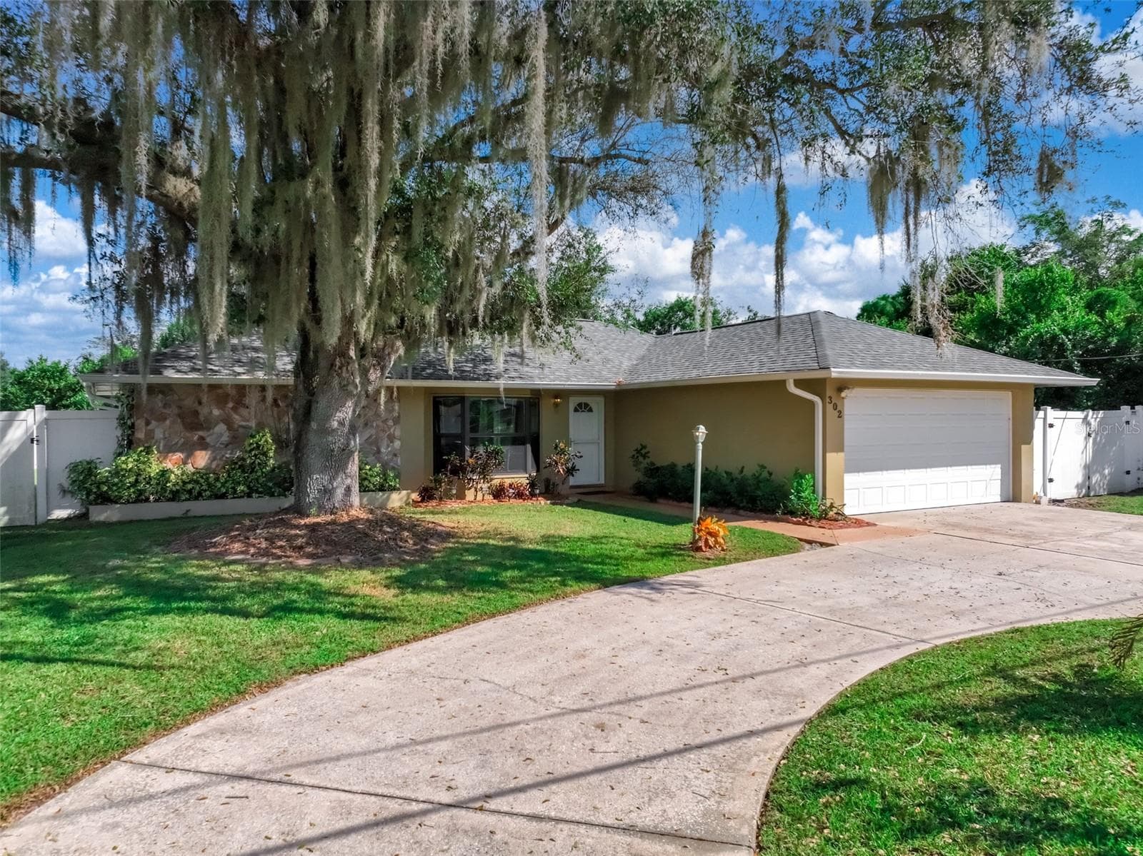 Circular Drive - 302 LOTUS AVE, SEBRING