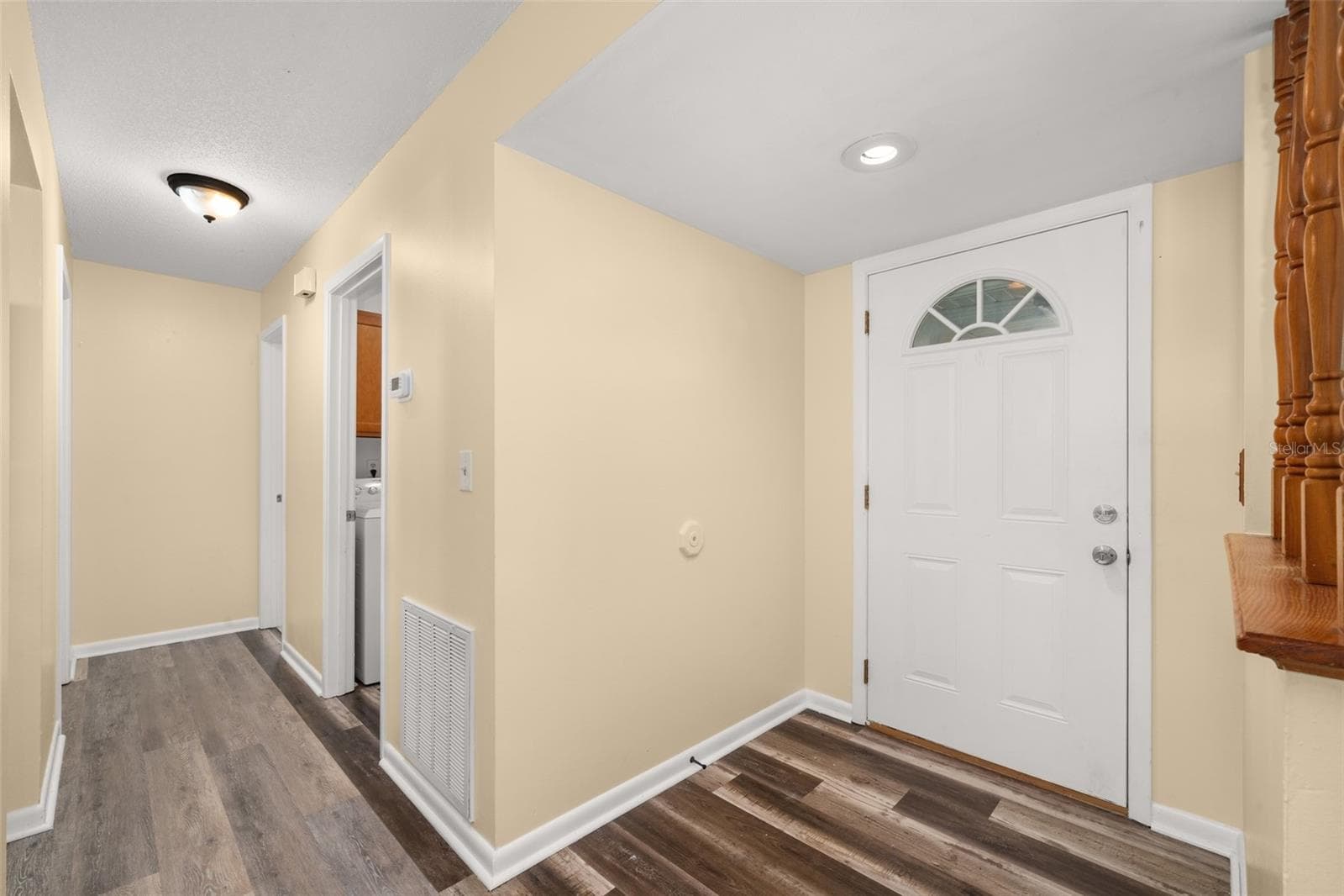 Foyer - 302 LOTUS AVE, SEBRING
