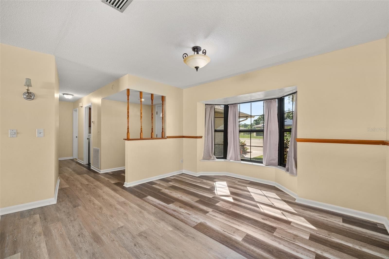 Entrance/Dining - 302 LOTUS AVE, SEBRING