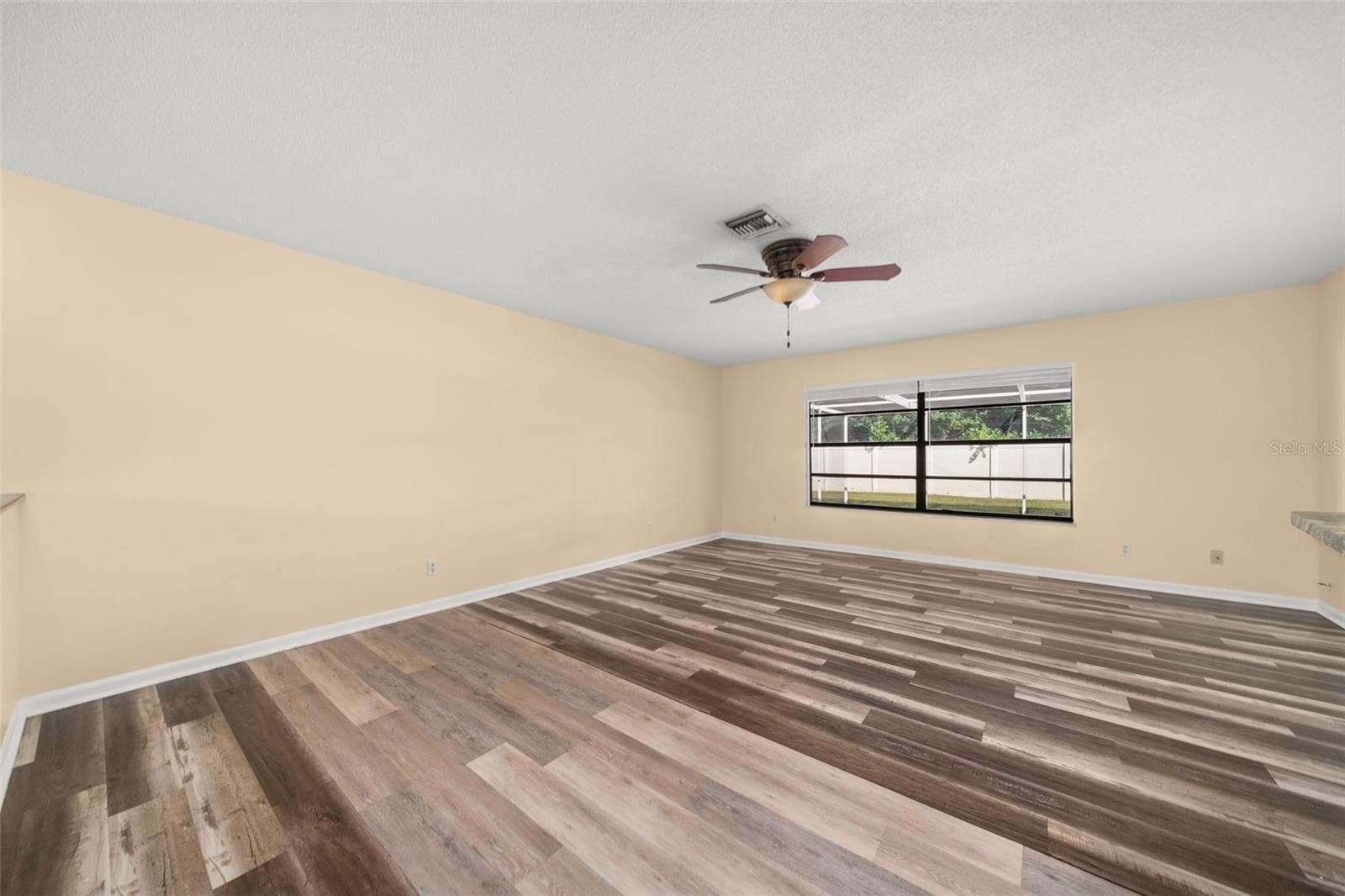 Living Room - 302 LOTUS AVE, SEBRING