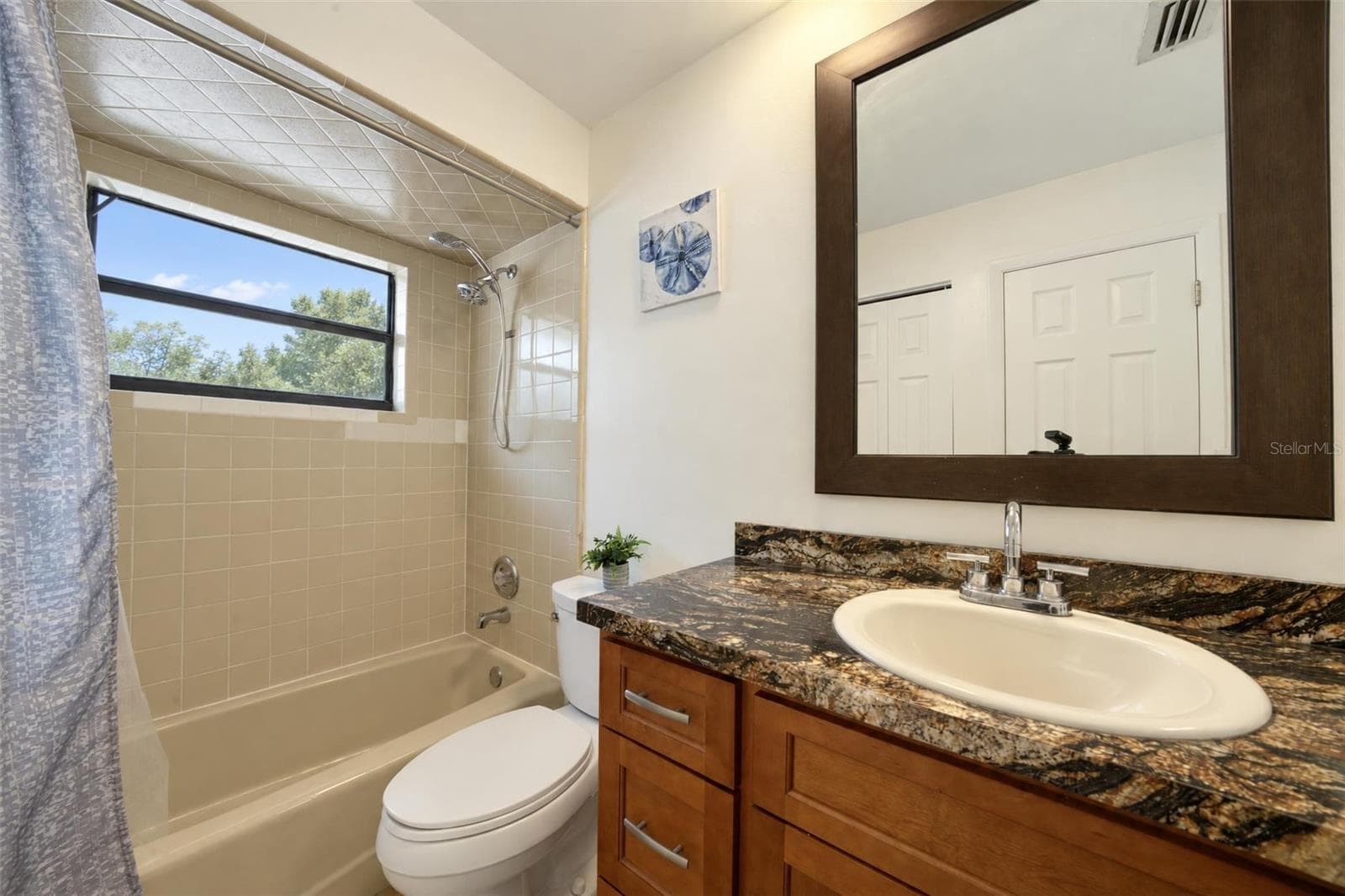 Second Bathroom - 302 LOTUS AVE, SEBRING