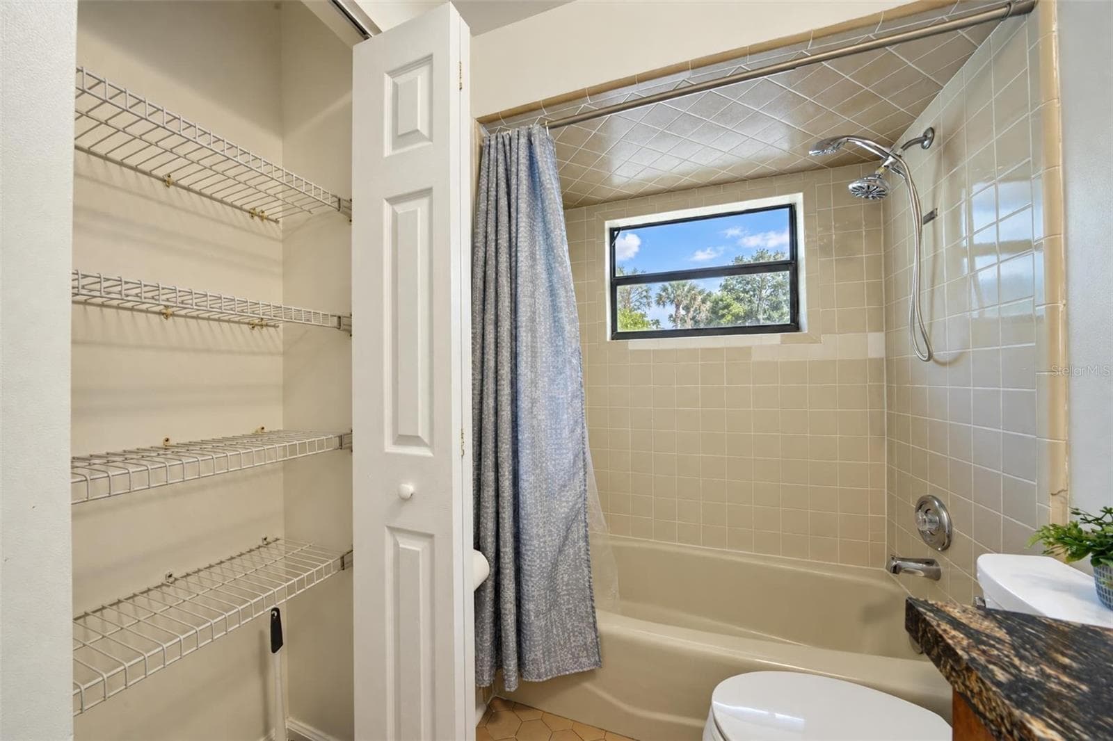 Second Bathroom - 302 LOTUS AVE, SEBRING