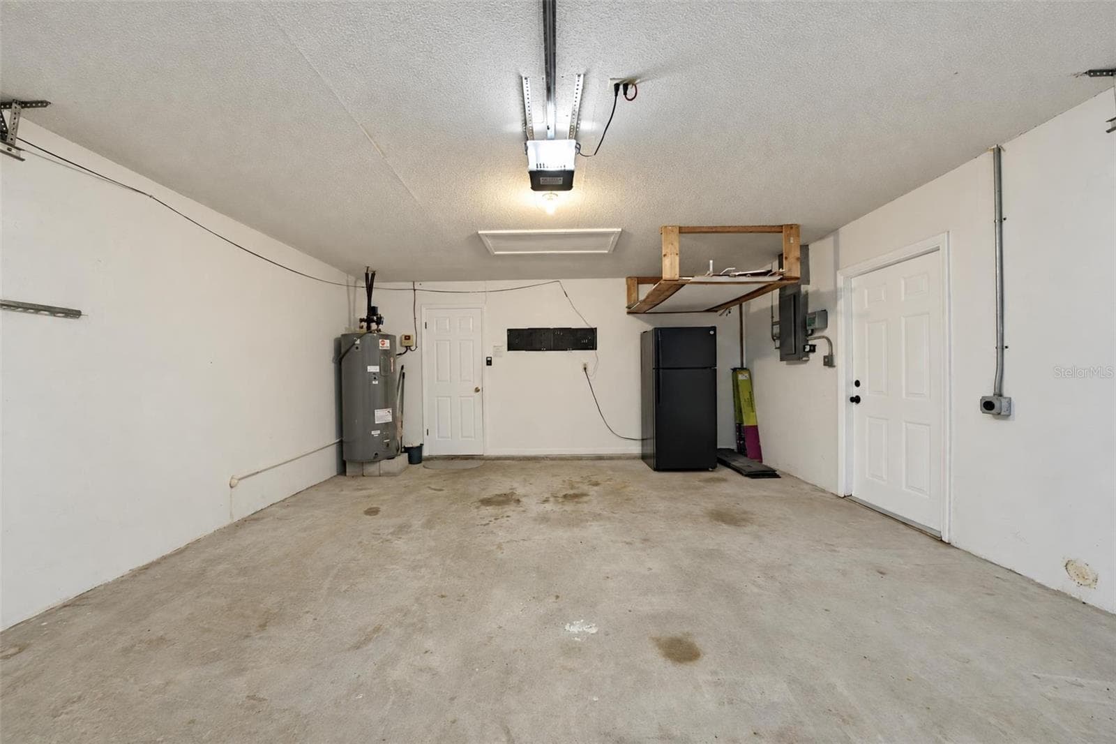 Garage 2 car - 302 LOTUS AVE, SEBRING