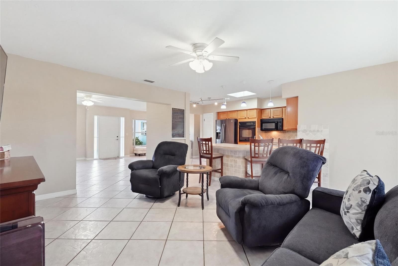 Single Family Residence at 630 DARWIN RD, VENICE, photo 10 of 45