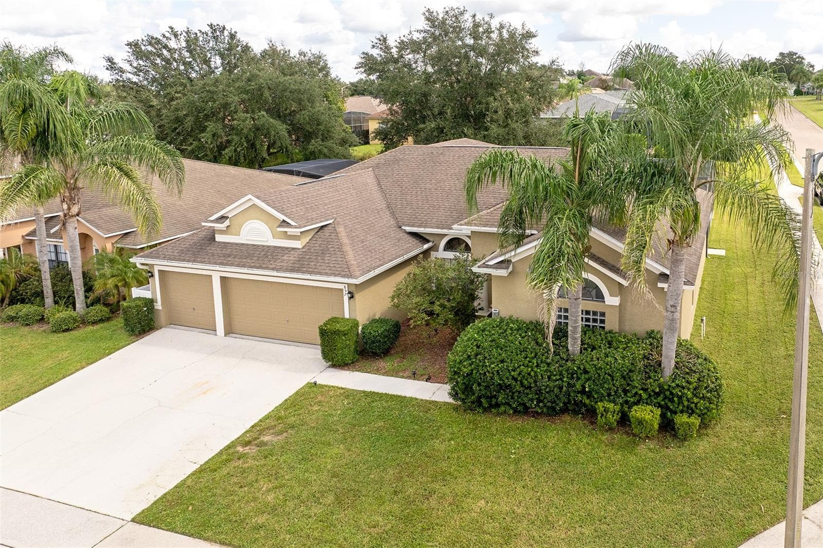 Front View Corner Lot - 857 COVENTRY RD, DAVENPORT