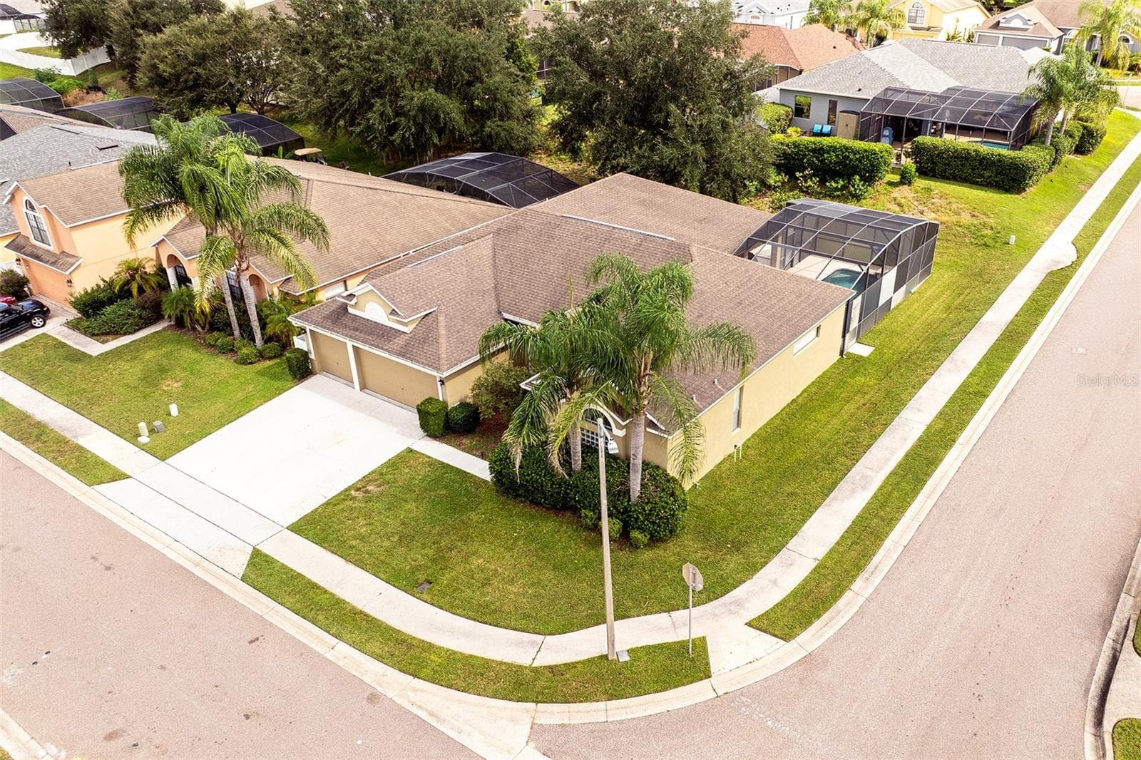 Corner Lot View - 857 COVENTRY RD, DAVENPORT