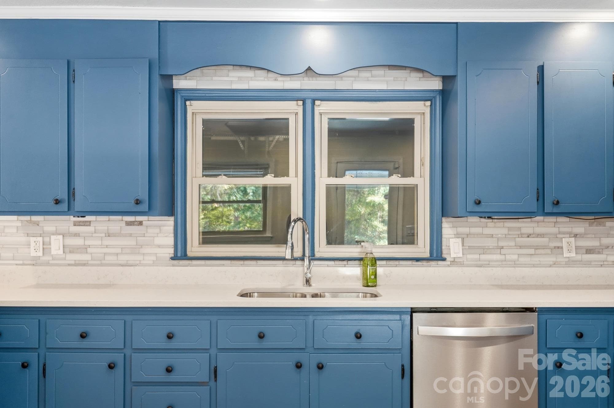 Single Family Residence at 213 Lakeview Drive, Harrisburg, photo 6 of 45