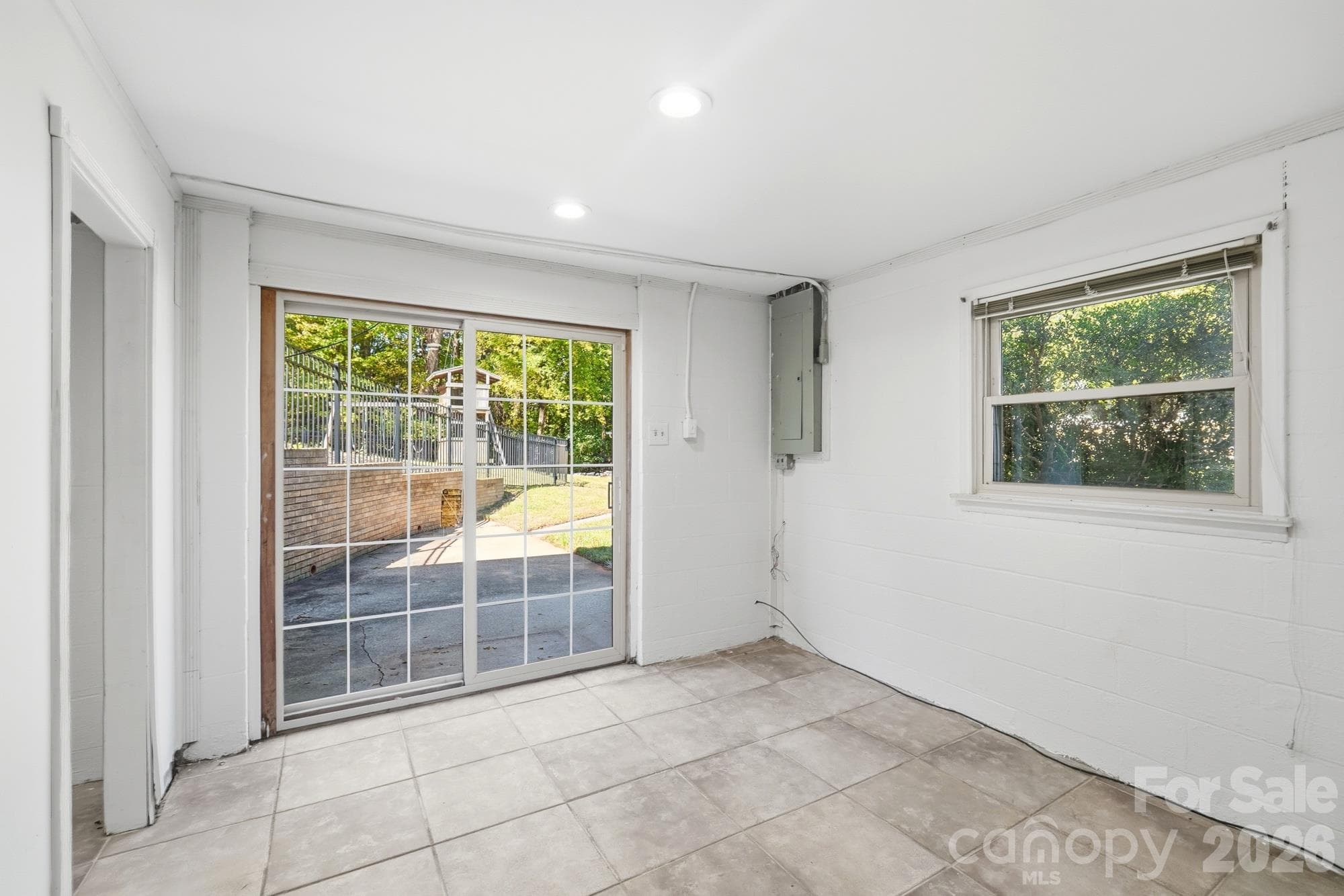 Single Family Residence at 213 Lakeview Drive, Harrisburg, photo 13 of 45