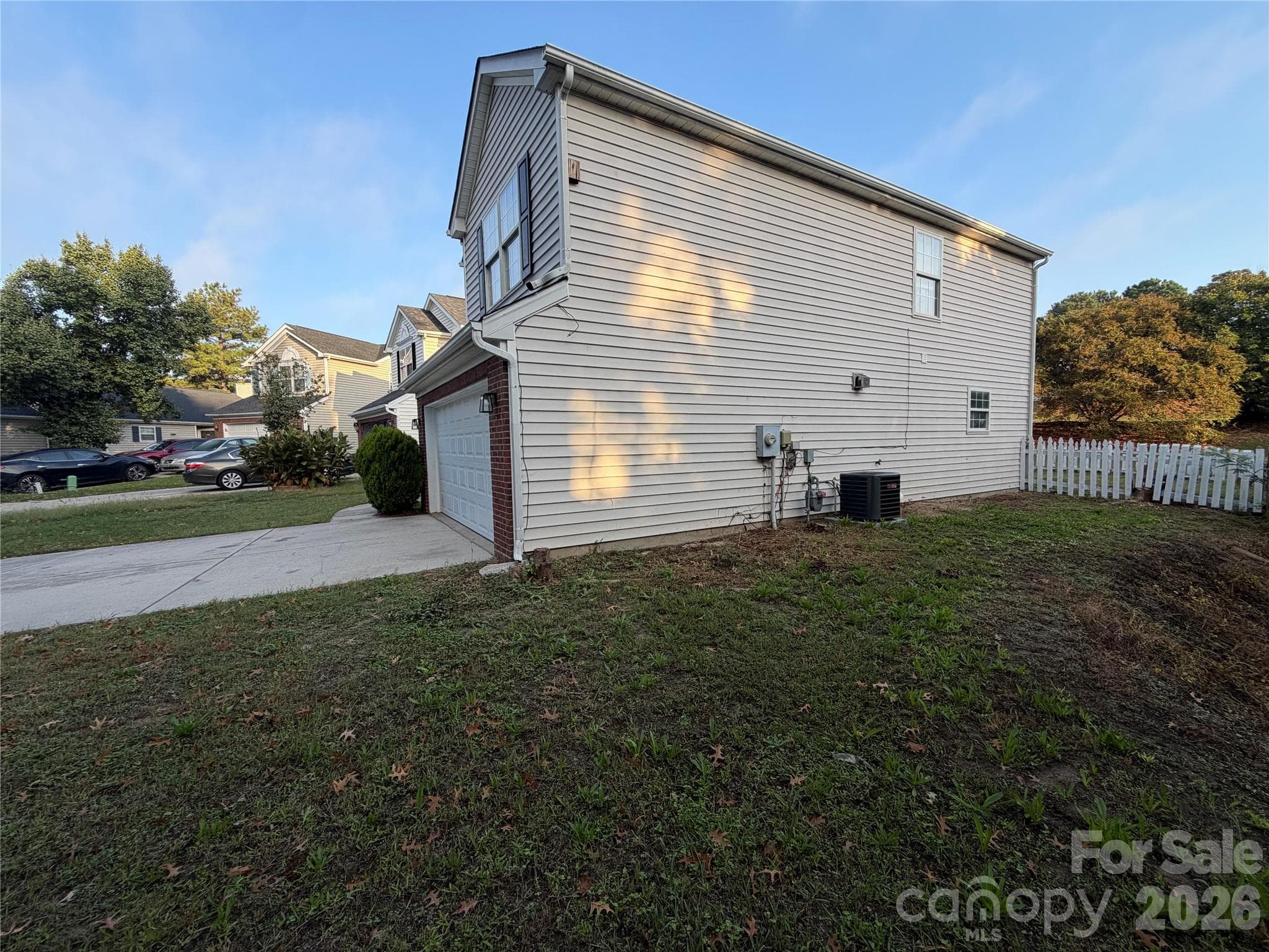 Single Family Residence at 4217 Toccopola Street, Raleigh, photo 2 of 29