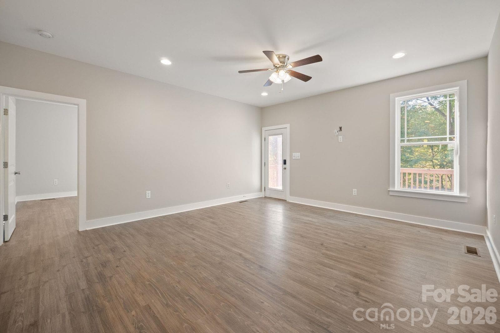 Living Room w/access to back deck - 1544 Farmington Hills Drive, Conover