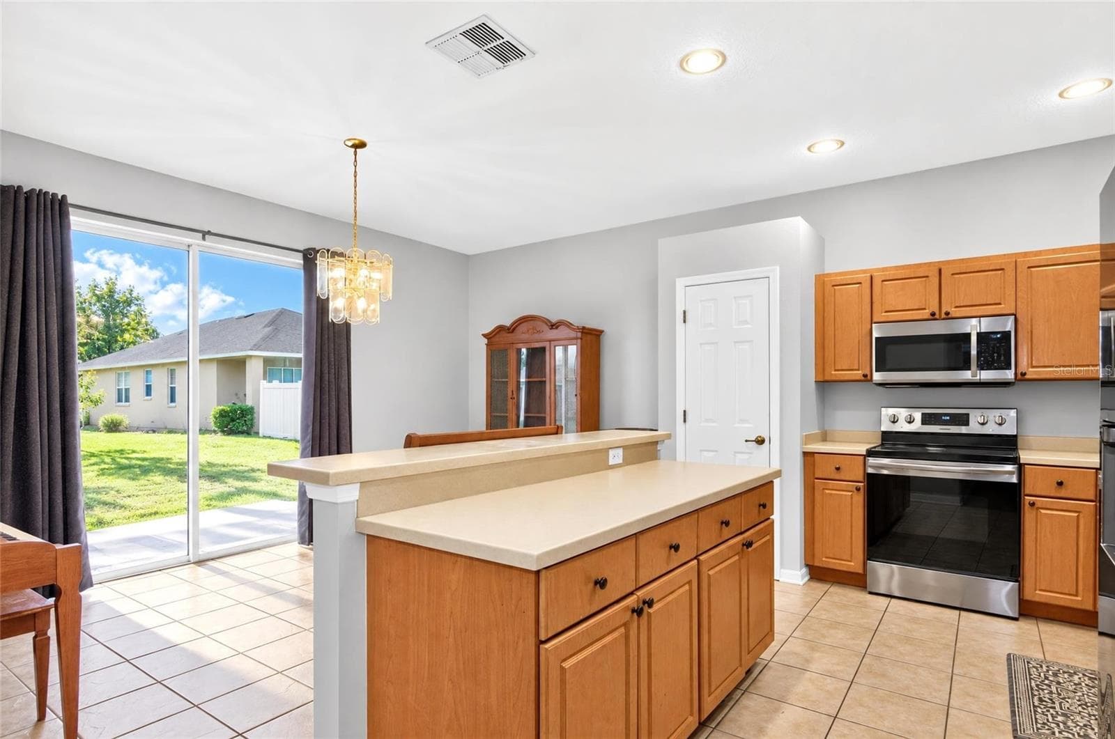 Single Family Residence at 910 15TH ST NE, RUSKIN, photo 11 of 34