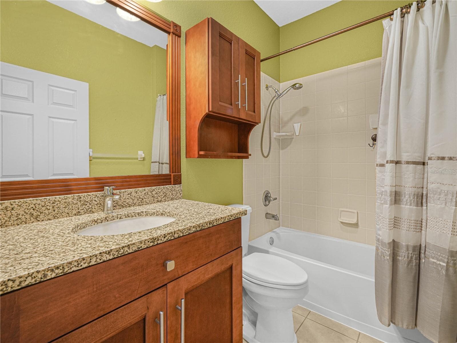 Comfort Height Vanity in Guest Bathroom - 5385 HOGAN LN, WINTER HAVEN
