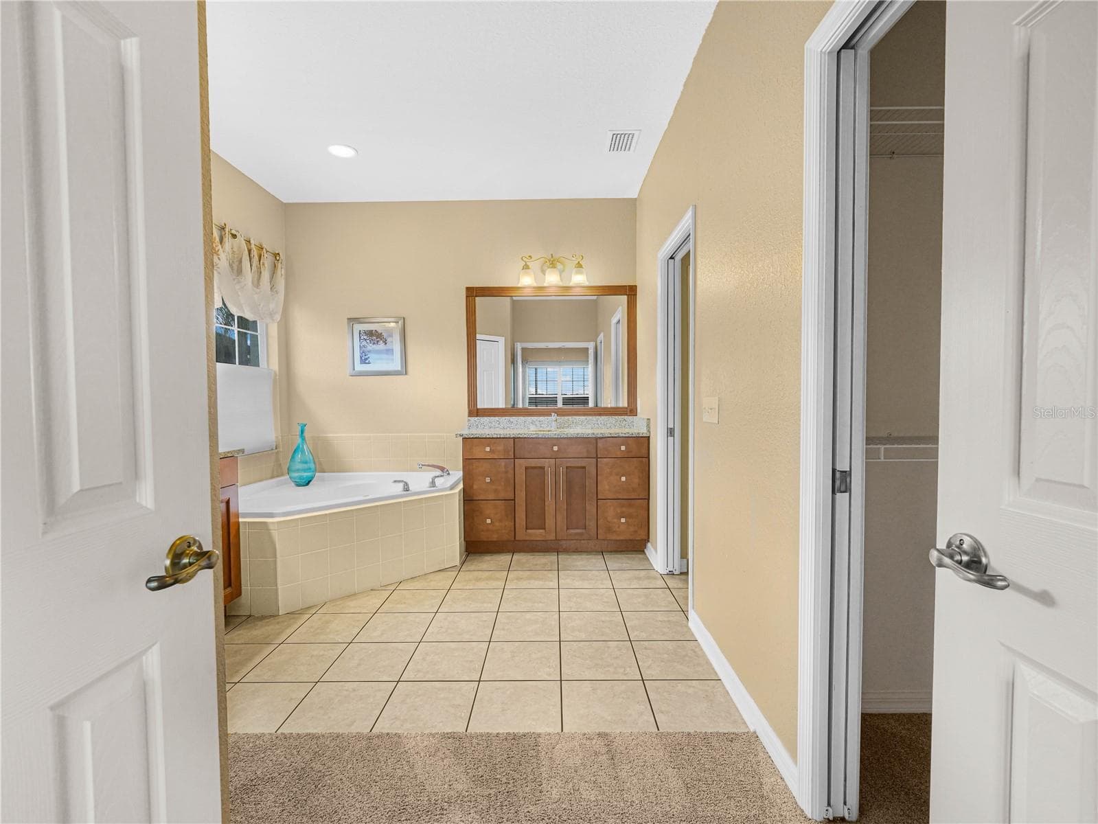 Primary Bath with His/Her Vanities - 5385 HOGAN LN, WINTER HAVEN