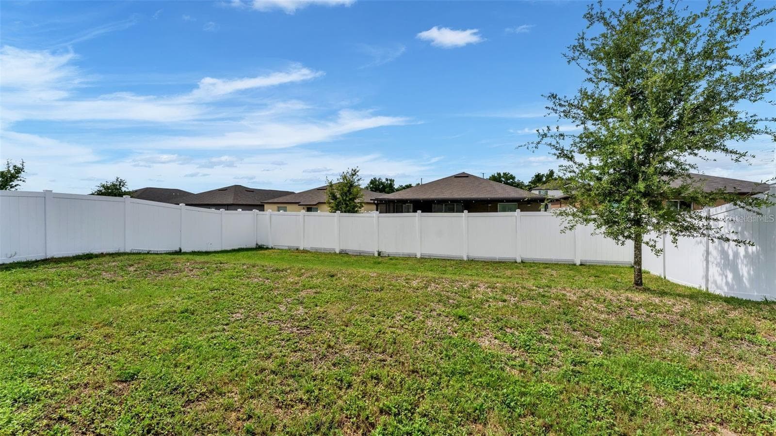FULLY FENCED VINYL FENCED BACKYARD - 2790 RED EGRET DR, BARTOW