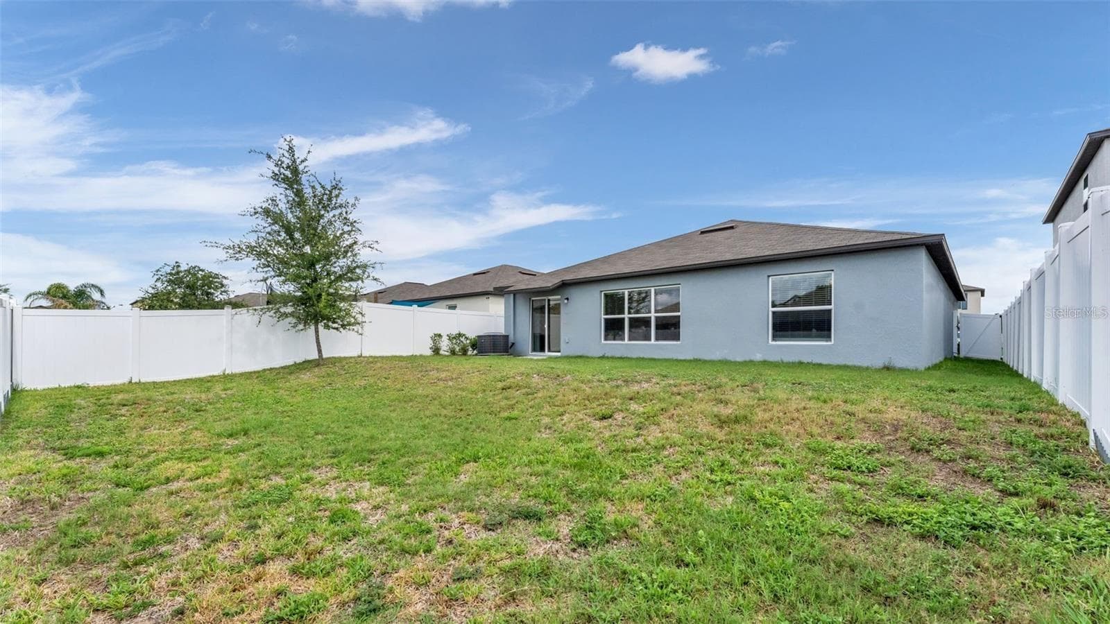 FULLY FENCED VINYL FENCED BACKYARD - 2790 RED EGRET DR, BARTOW