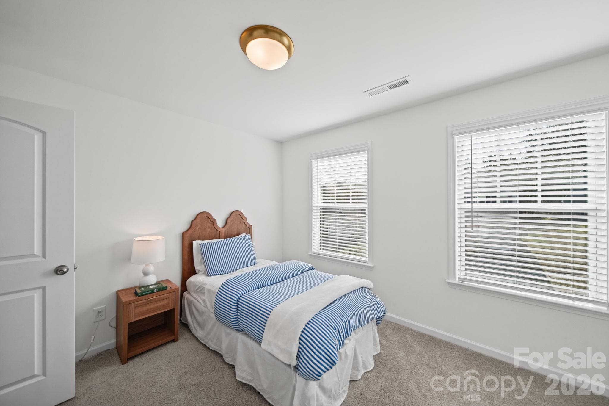 Secondary bedroom with ensuite full bath - 1112 Alyssa Oaks Drive, Lowell