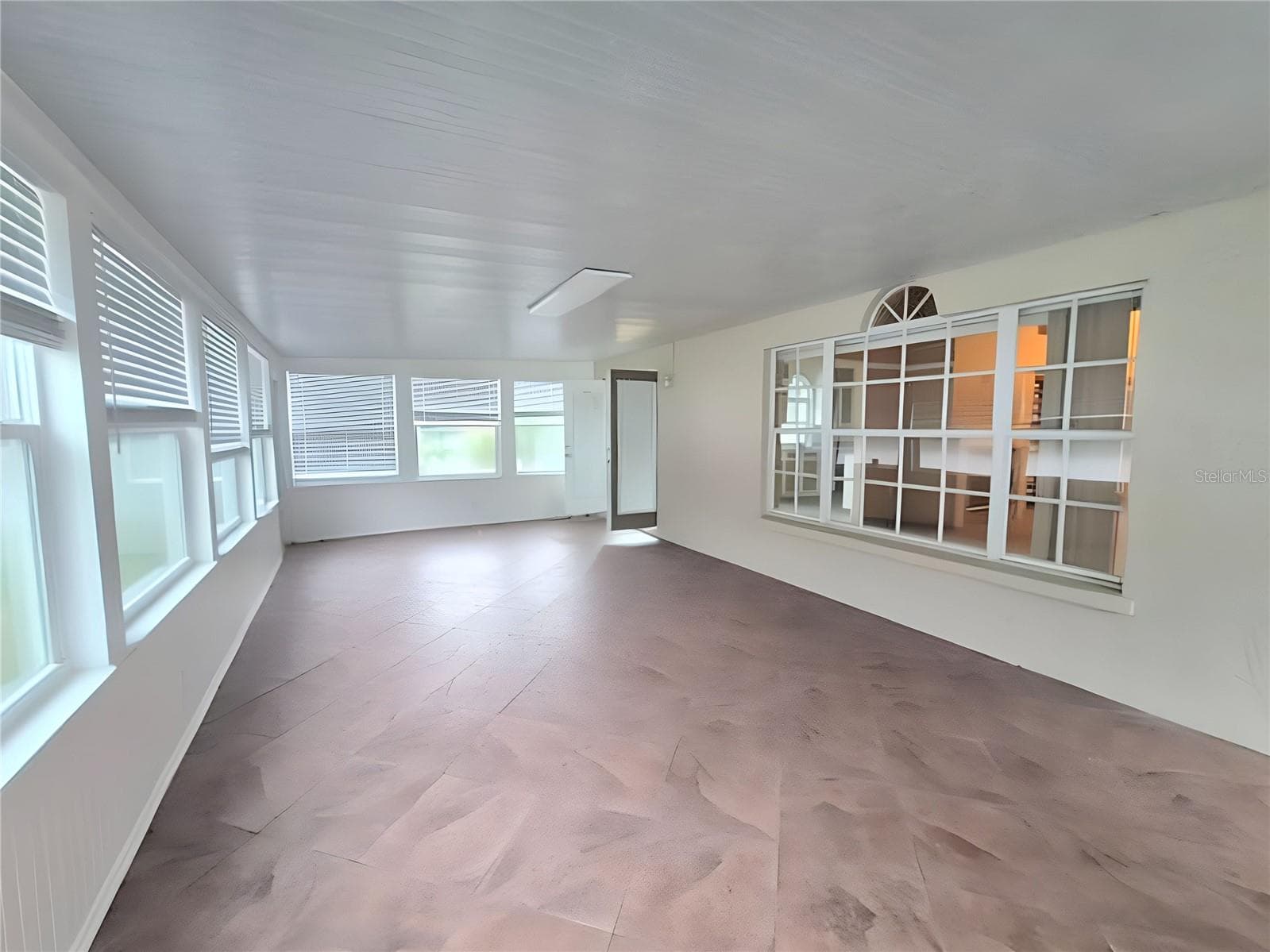 Single Family Residence at 902 GREENBELT CIR, BRANDON, photo 10 of 68