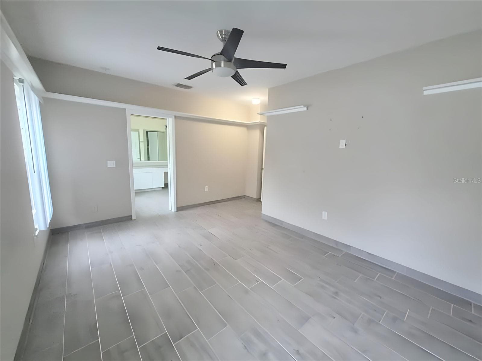 Single Family Residence at 902 GREENBELT CIR, BRANDON, photo 6 of 68