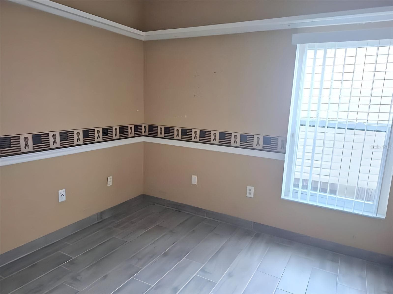 Single Family Residence at 902 GREENBELT CIR, BRANDON, photo 52 of 68