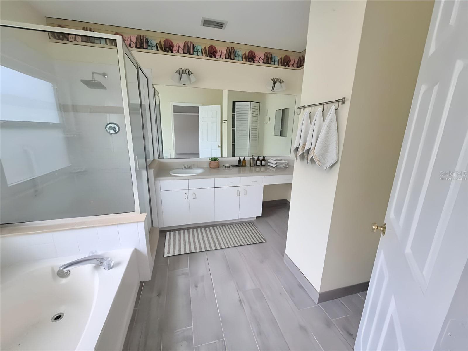 Virtually Staged - 902 GREENBELT CIR, BRANDON