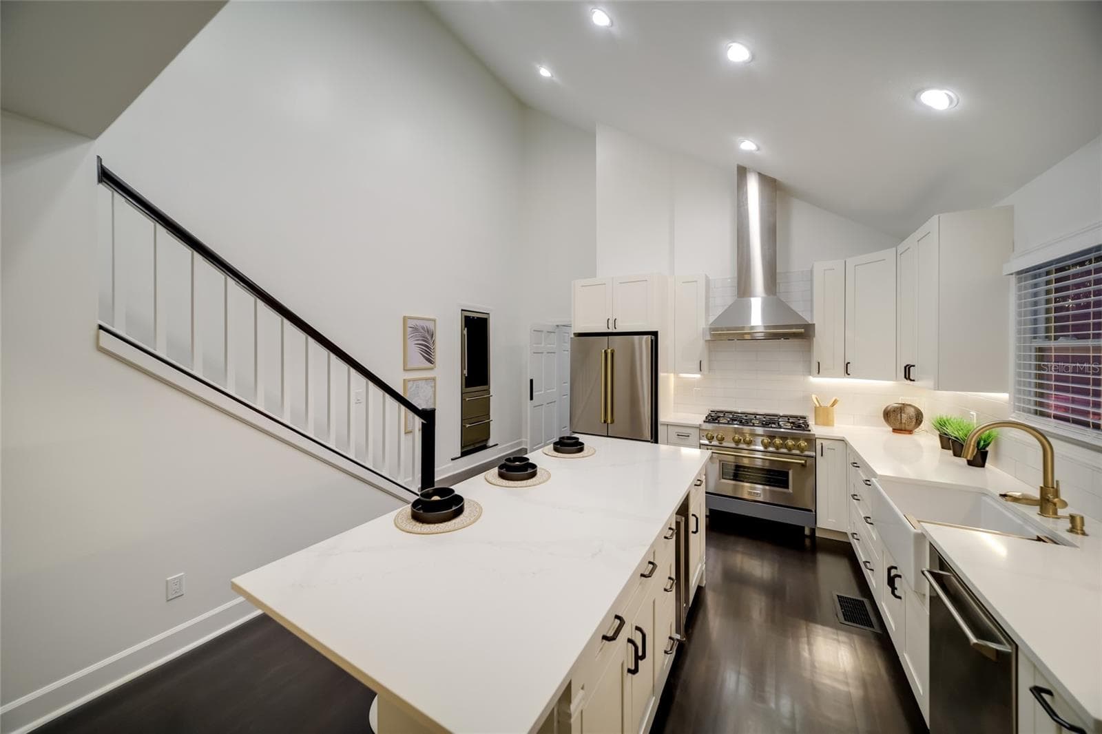 Vaulted Ceilings in the kitchen. - 5060 18TH AVE W, BRADENTON