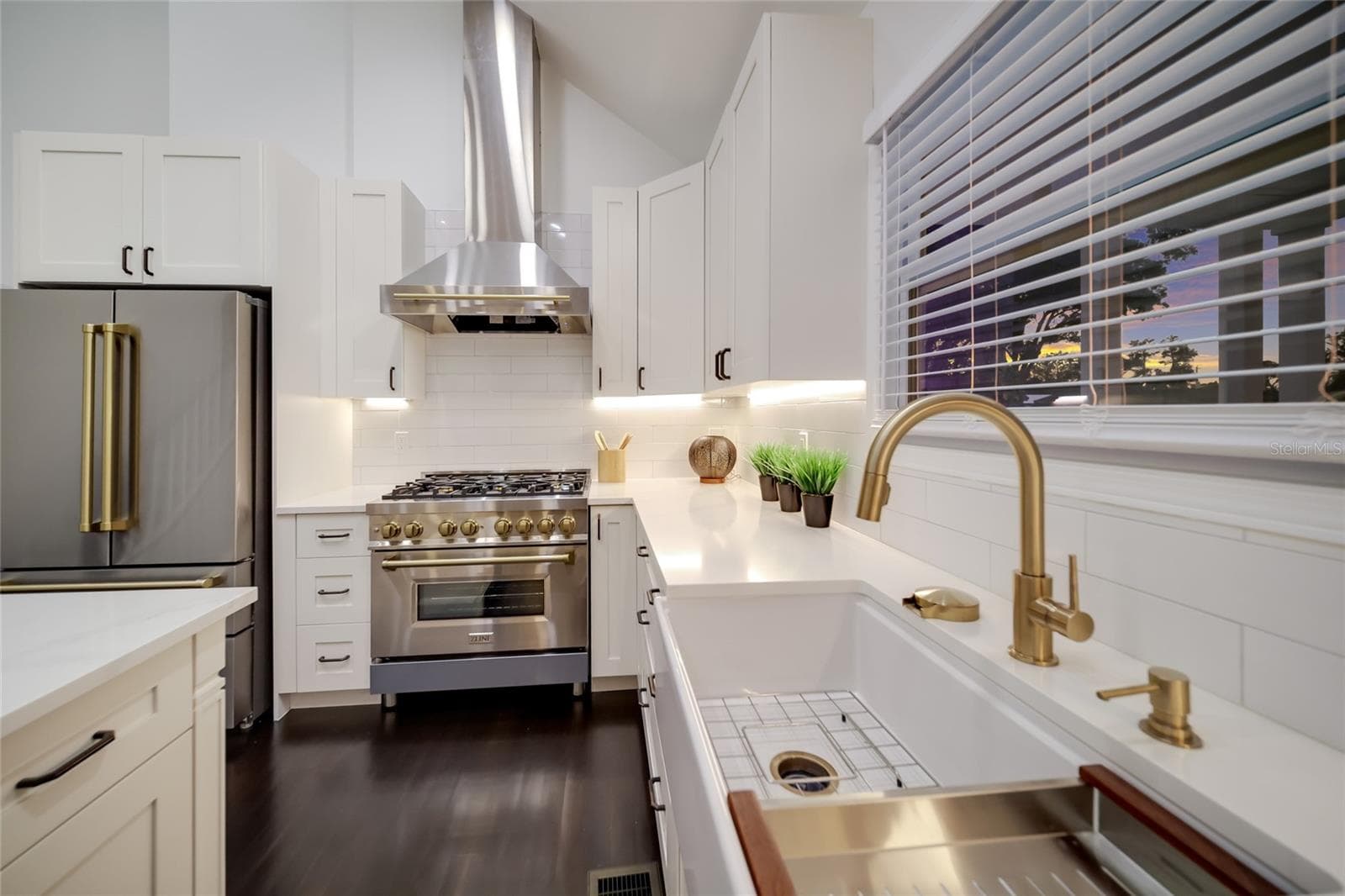 Brand new high quality appliances. - 5060 18TH AVE W, BRADENTON