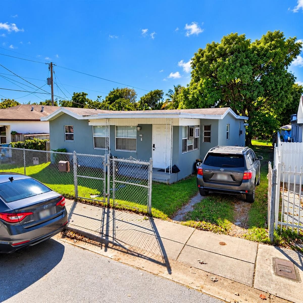 Side of House - 17930 SW 104TH AVE, MIAMI