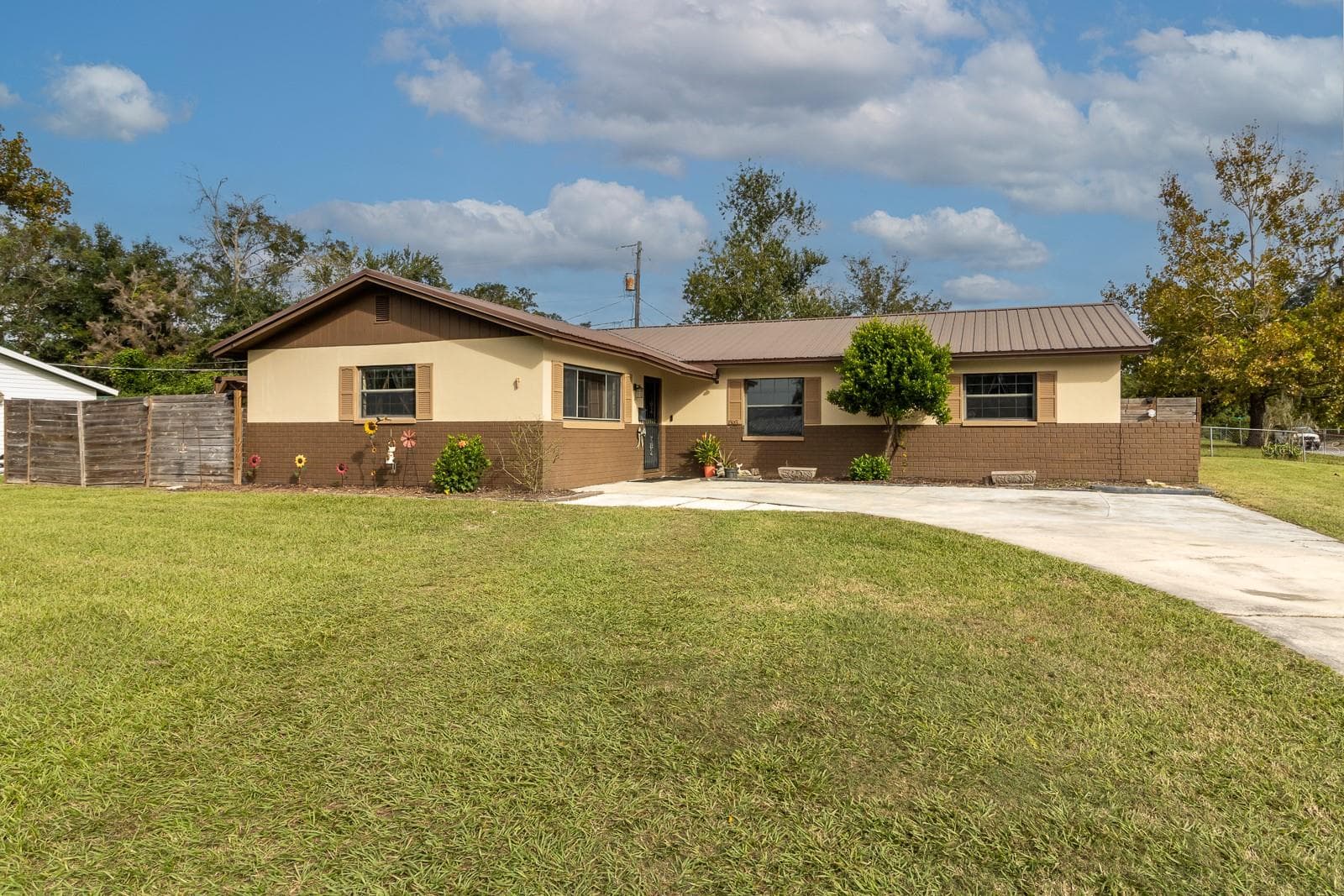 863 SE DEFENDER DR