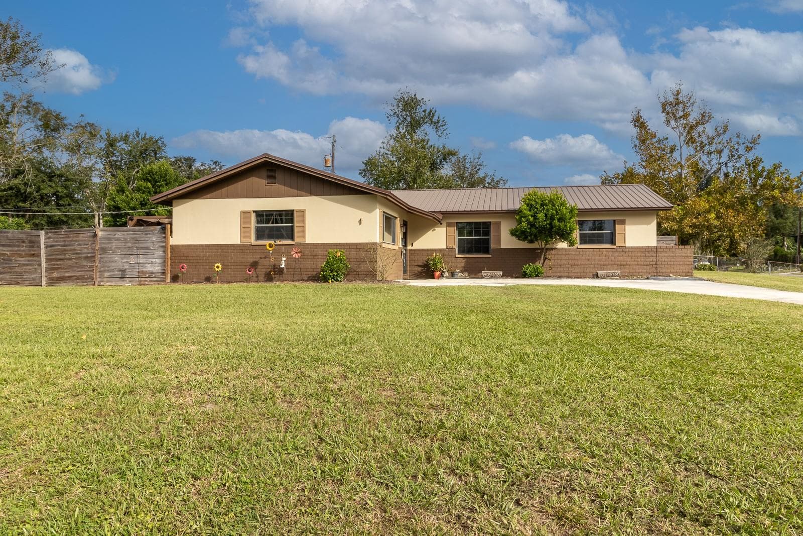 Single Family Residence at 863 SE DEFENDER DR, LAKE CITY, photo 3 of 31