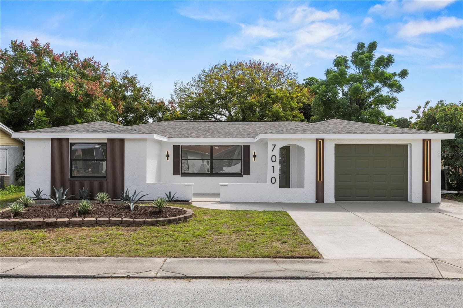 Single Family Residence at 7010 PARROT DR, PORT RICHEY, photo 2 of 43