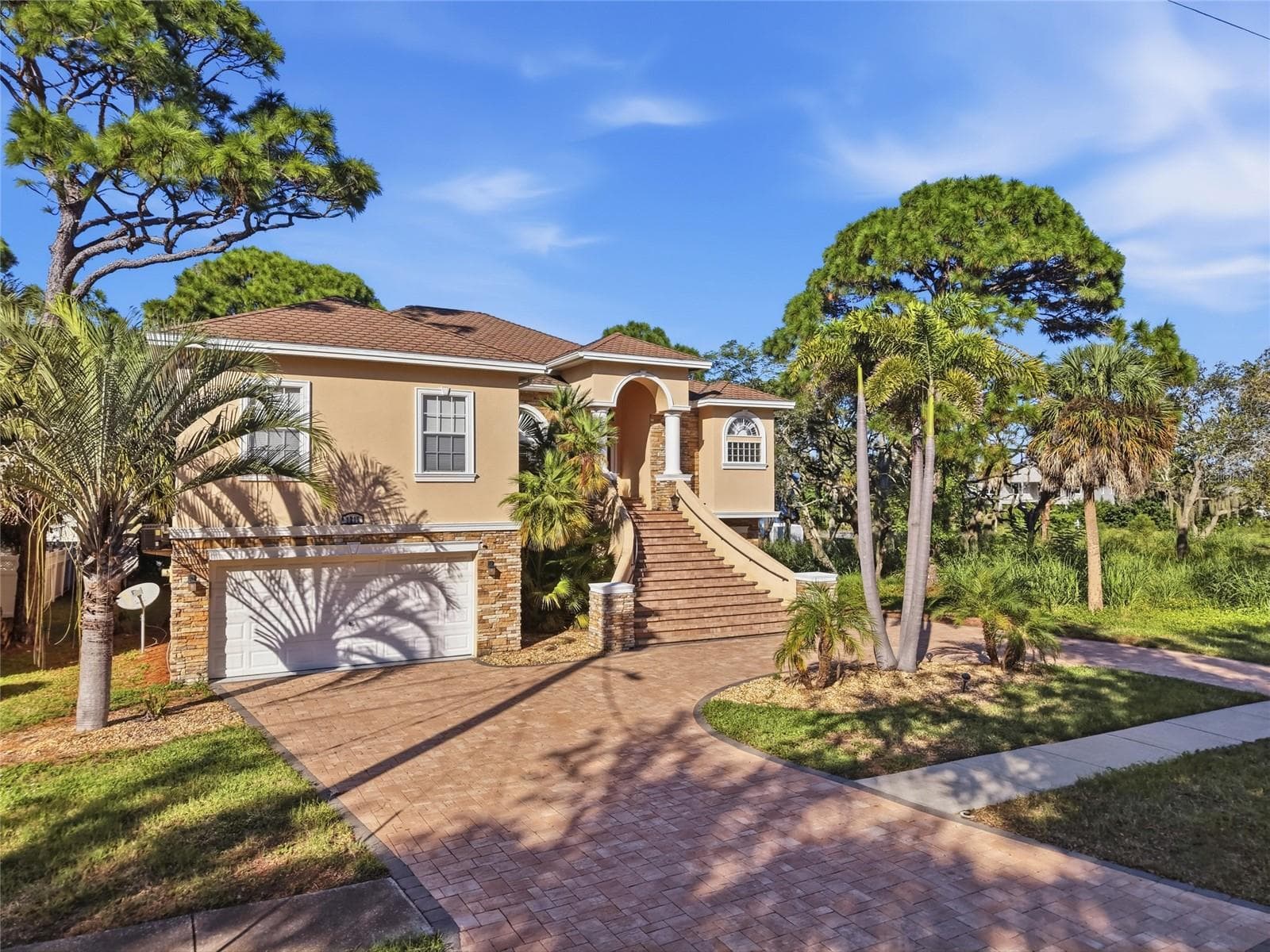 Single Family Residence at 1212 CASTLE TER, TARPON SPRINGS, photo 2 of 43