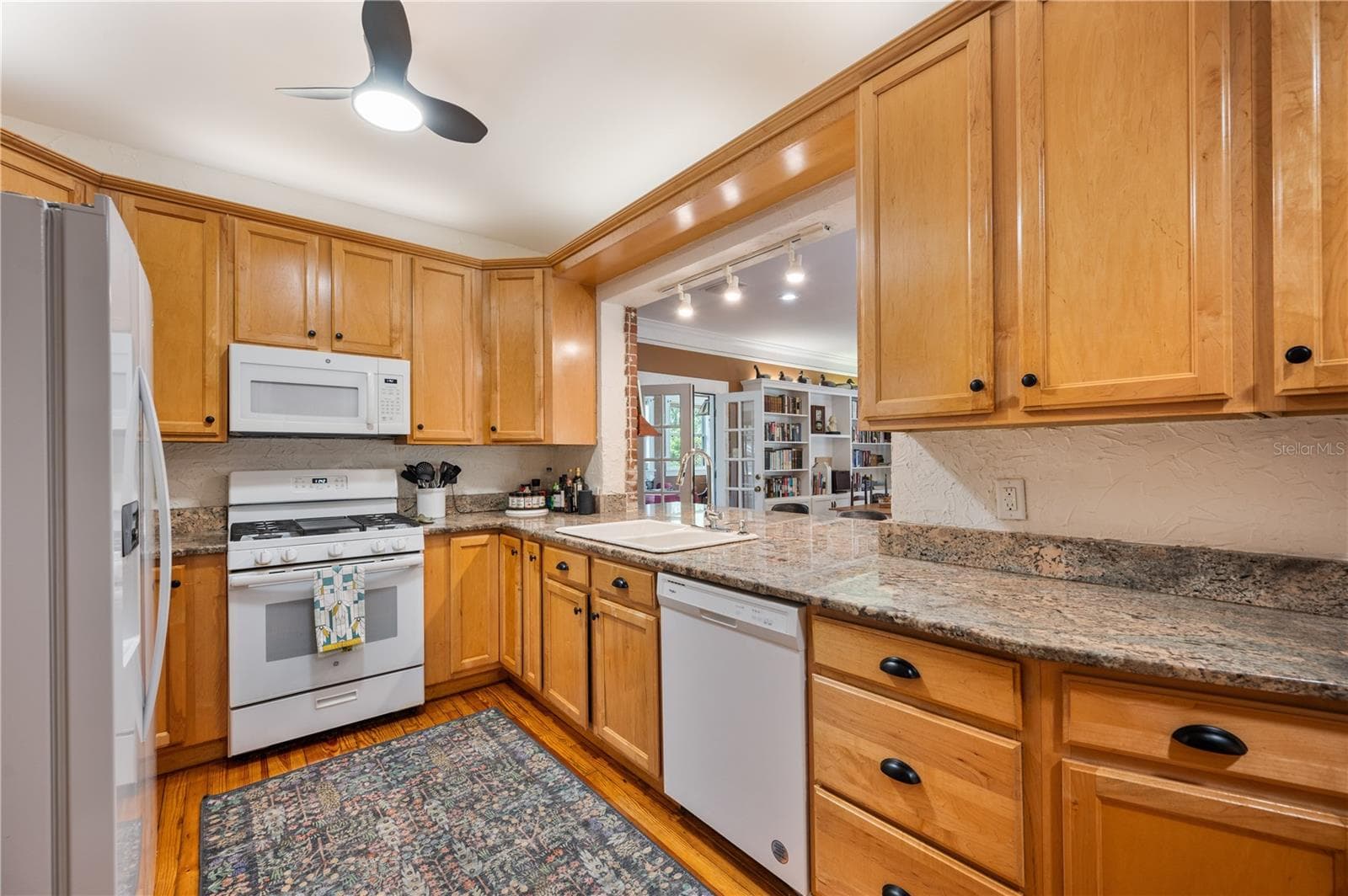 Kitchen - 1807 PAWNEE TRL, LAKELAND