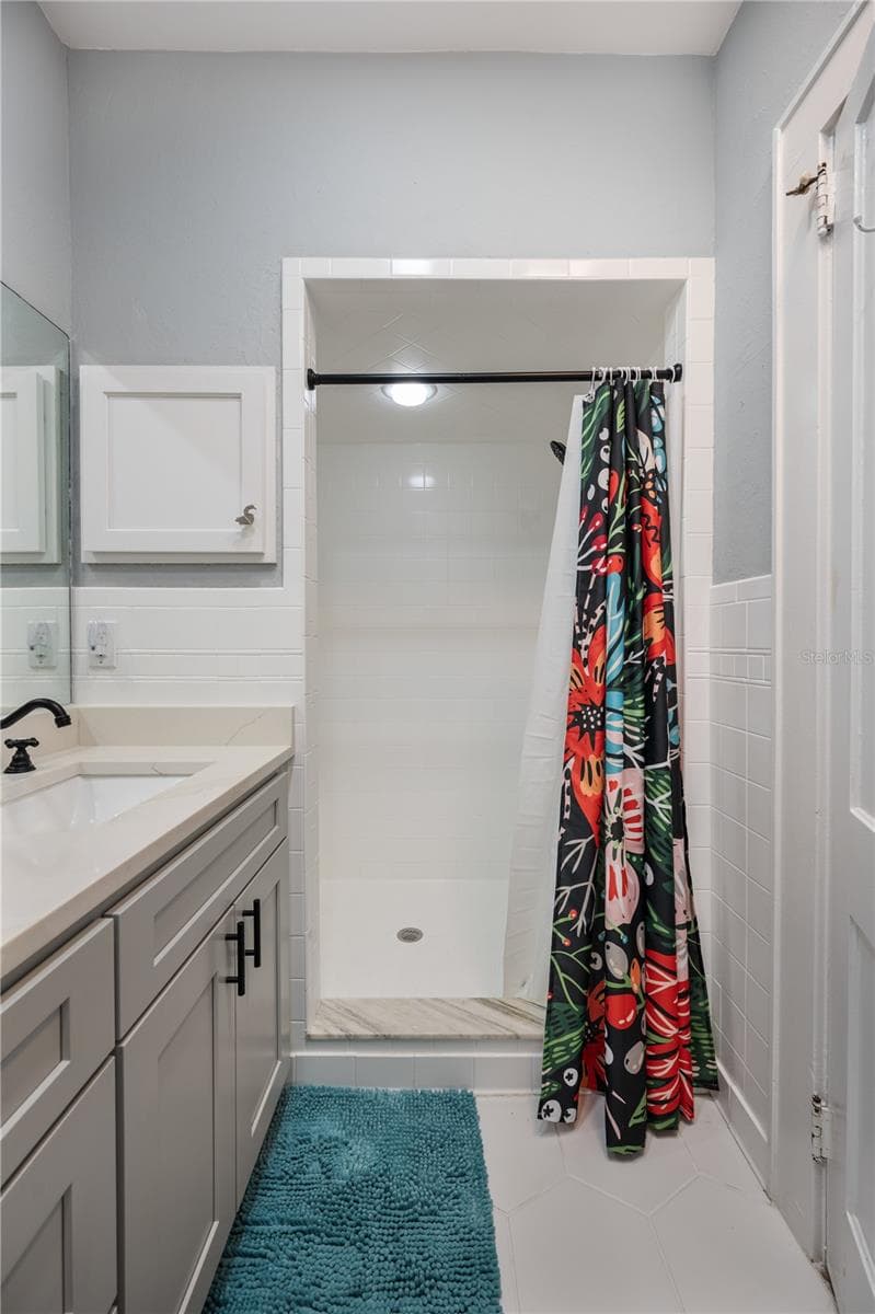 Bedroom 2 En Suite Bath - 1807 PAWNEE TRL, LAKELAND