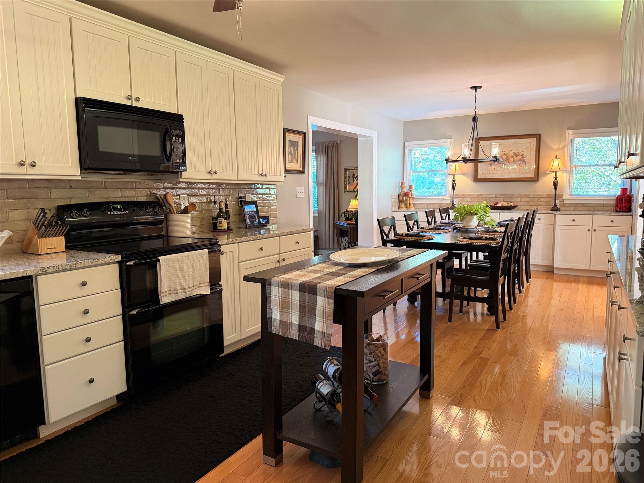 Single Family Residence at 119 Country Meadow Lane, Kings Mountain, photo 6 of 51