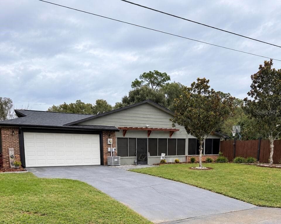 Single Family Residence at 804 LAKE DR, DELAND, photo 4 of 35