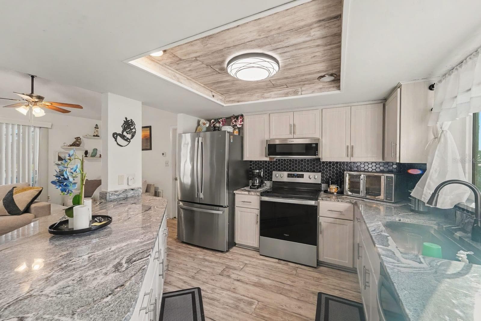 Chef's Kitchen: Stainless Steel Appliances, Granite Counters & Hexagon Backsplash - 8431 REDFIELD DR, PORT RICHEY