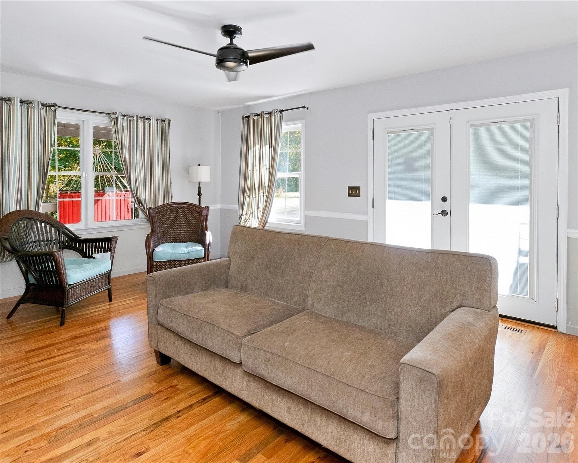 Single Family Residence at 237 Woodys Drive, Hendersonville, photo 7 of 48