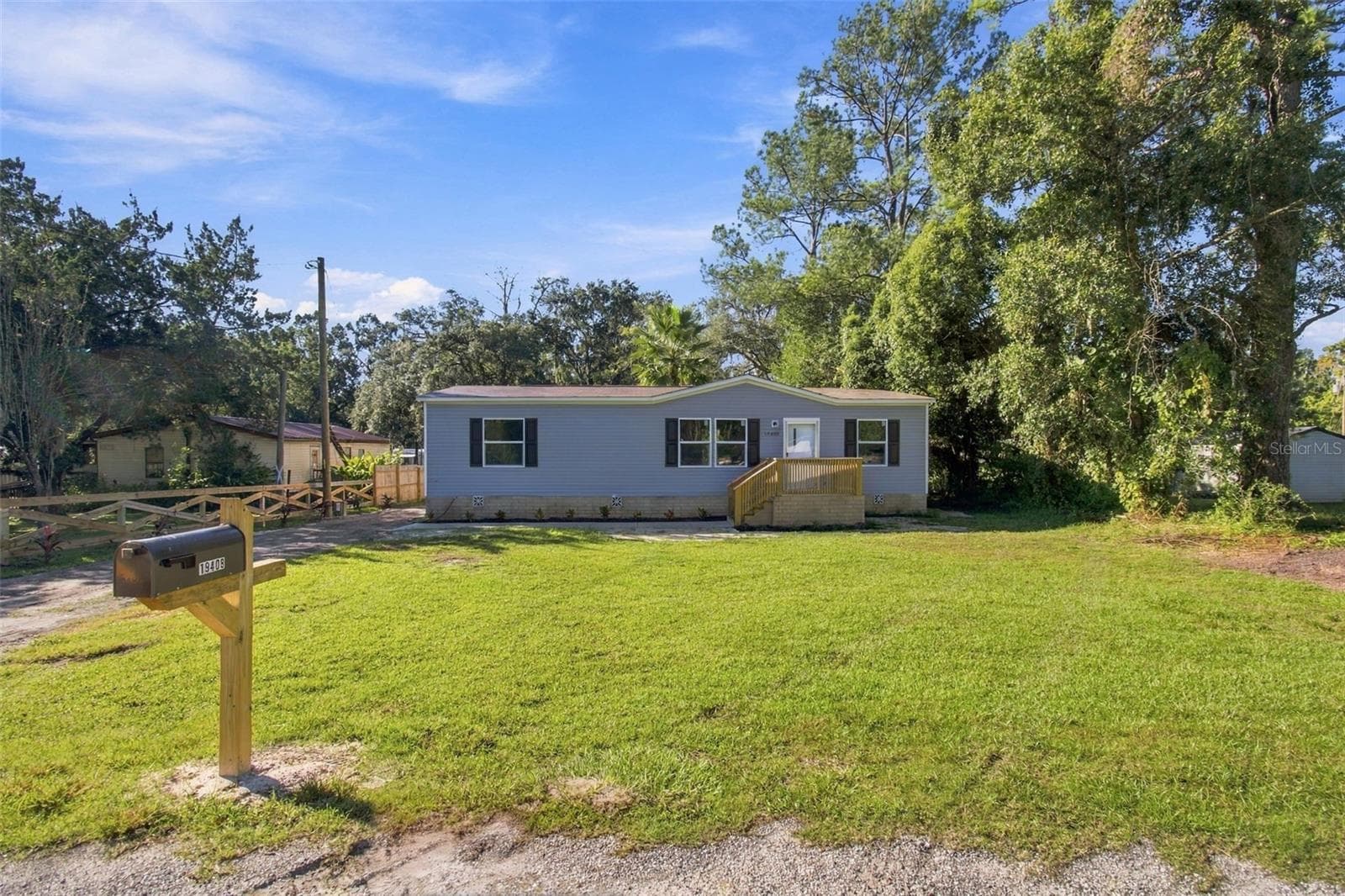 Manufactured Home at 19408 PEYTON PL, BROOKSVILLE, photo 2 of 73