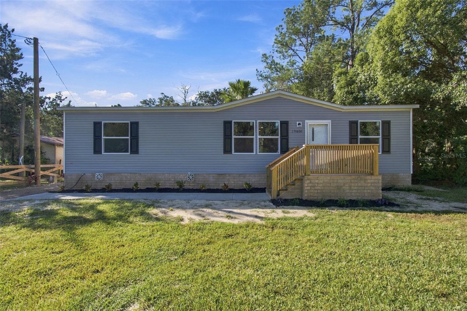 Manufactured Home at 19408 PEYTON PL, BROOKSVILLE, photo 3 of 73