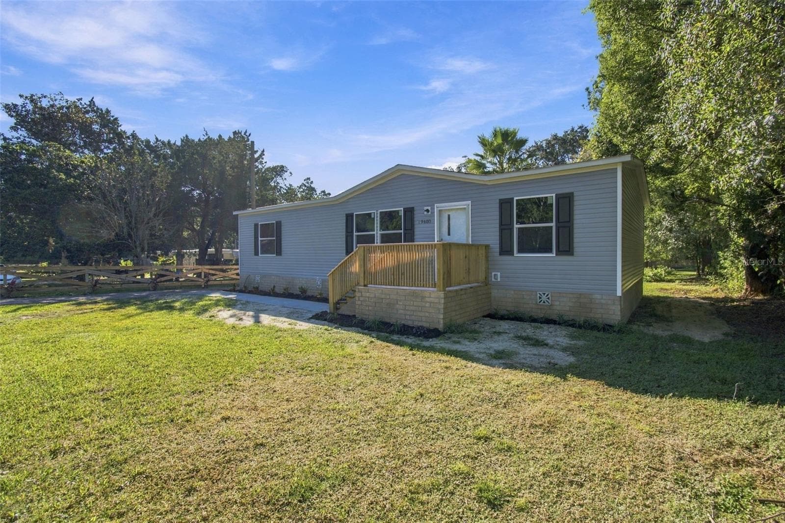 Manufactured Home at 19408 PEYTON PL, BROOKSVILLE, photo 4 of 73