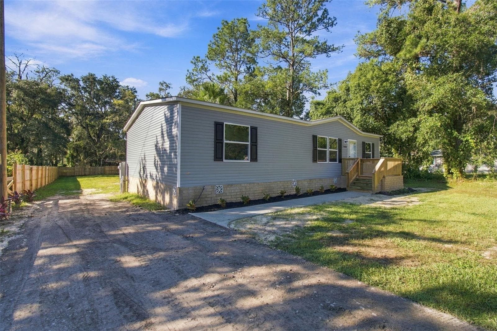 Manufactured Home at 19408 PEYTON PL, BROOKSVILLE, photo 7 of 73